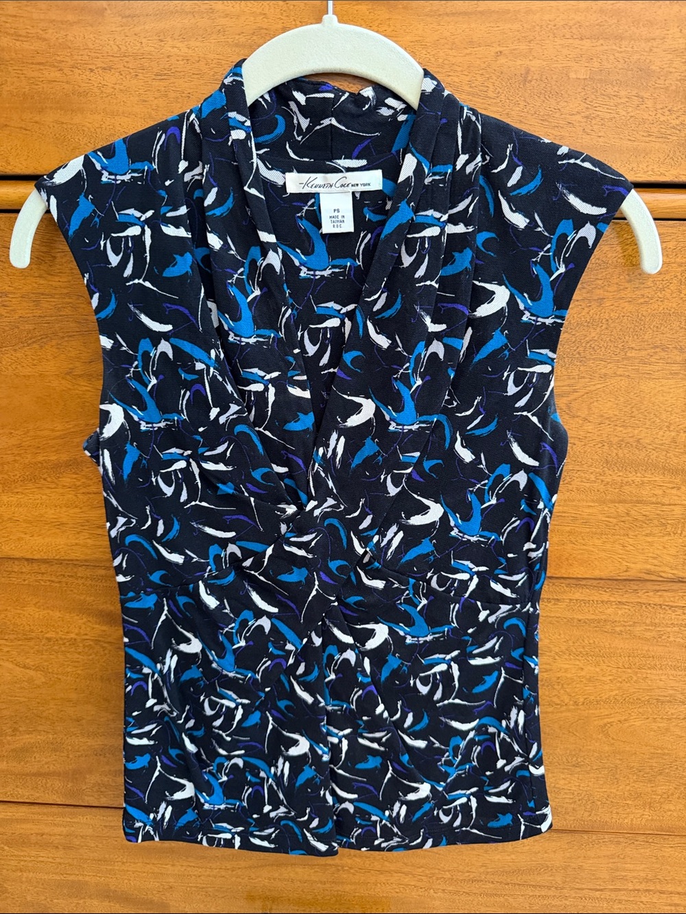 Kenneth Cole Cap-Sleeve Draped V-Neck Top — Navy, Blue & White Abstract Petite S